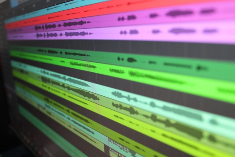 Formas de onda de audio en la pantalla de un programa de edición