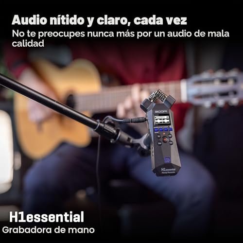 Grabadora portátil Zoom H1essential en un soporte, grabando una guitarra acústica