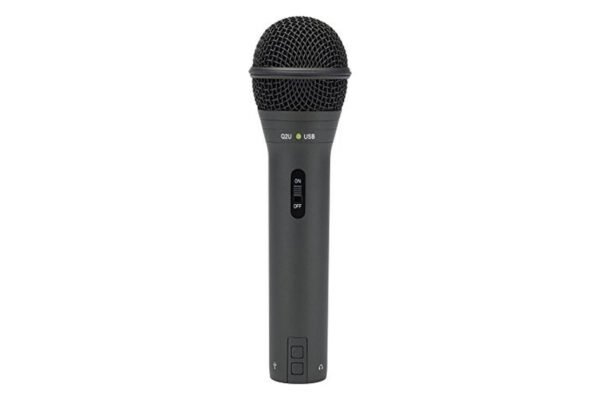 Samson Q2U, micrófono dinámico USB/XLR negro sobre fondo blanco