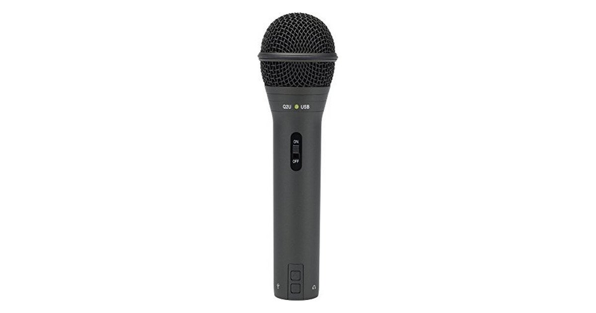 Samson Q2U, micrófono dinámico USB/XLR negro sobre fondo blanco