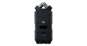 Grabadora Zoom H4essential vista por detrás, con las dos entradas combo XLR
