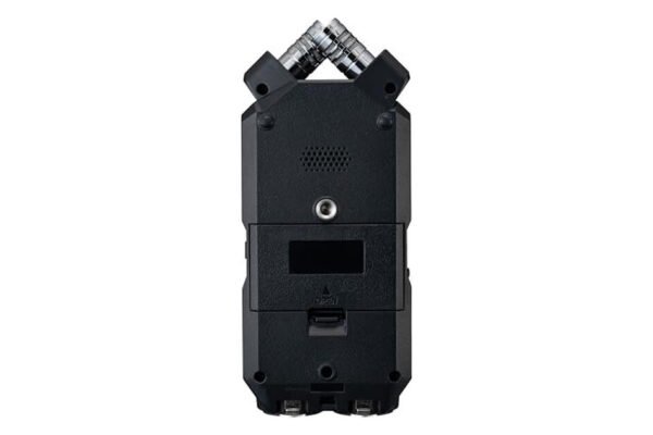 Grabadora Zoom H4essential vista por detrás, con las dos entradas combo XLR