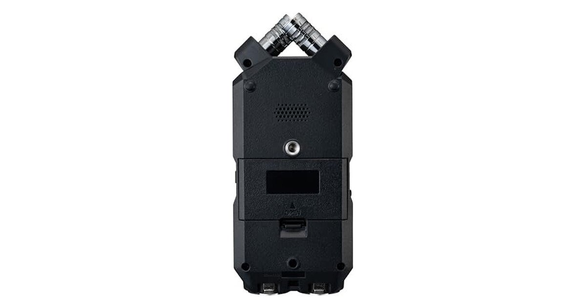 Grabadora Zoom H4essential vista por detrás, con las dos entradas combo XLR